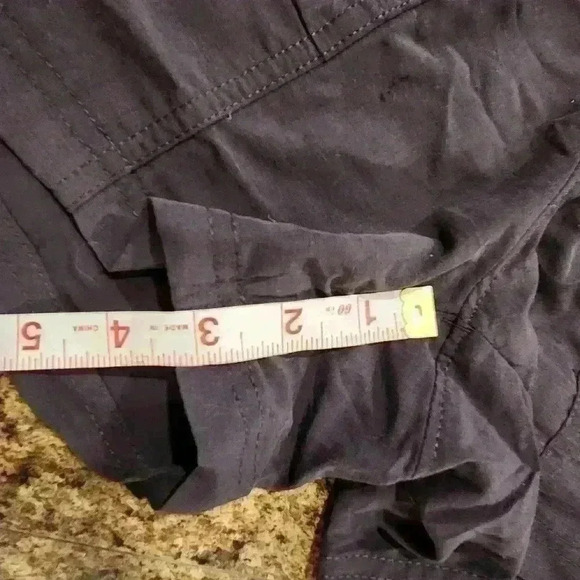 Women's North Face 3" Class V Hike Hiker Short in Weathered Black - Picture 7 of 11